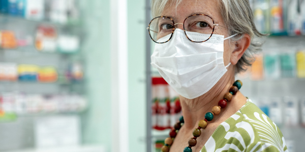 portrait-of-senior-woman-wearing-mask-shopping-med-2026-01-05-23-28-27-utc.jpg