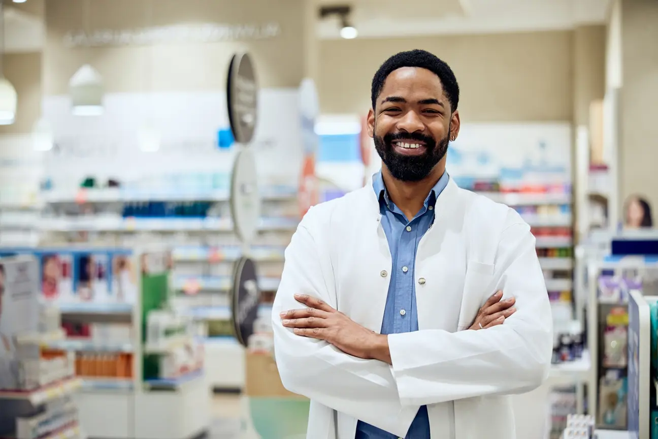 confident-pharmacist-smiling-in-a-modern-pharmacy-2026-01-11-10-58-40-utc.jpg